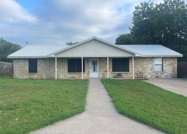 Property at 1432 W Torrey St, Granbury, TX 76048, 4 beds, 2 baths