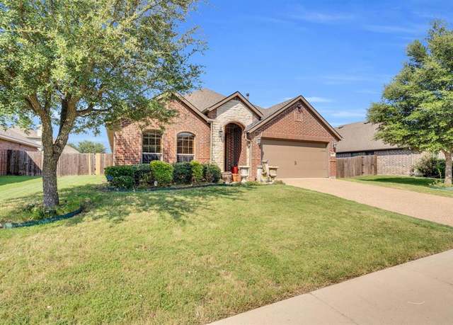 Property at 105 Manor Ln, Waxahachie, TX 75165, 4 beds, 2 baths
