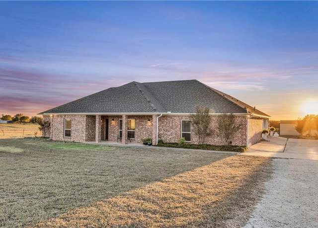 Property at 554 Southern Vw, Lorena, TX 76655, 4 beds, 3 baths