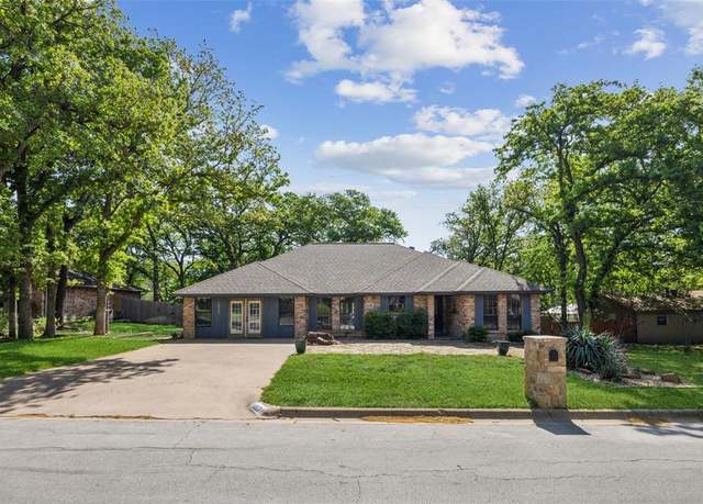 Property at 1017 Wood Ridge Dr, Azle, TX 76020, 3 beds, 2 baths