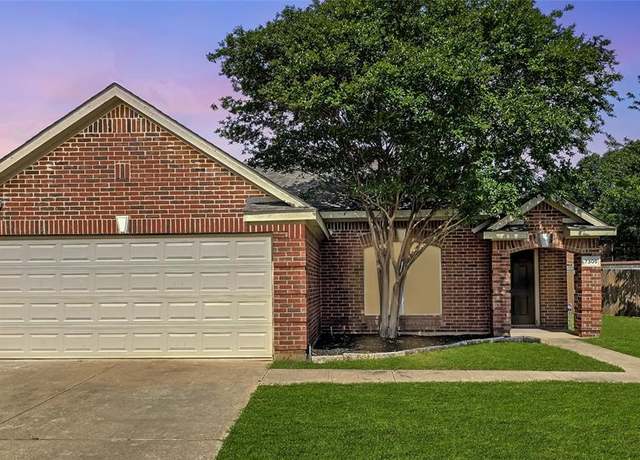 Property at 7305 Moon Ridge Ct, Fort Worth, TX 76133, 3 beds, 2 baths