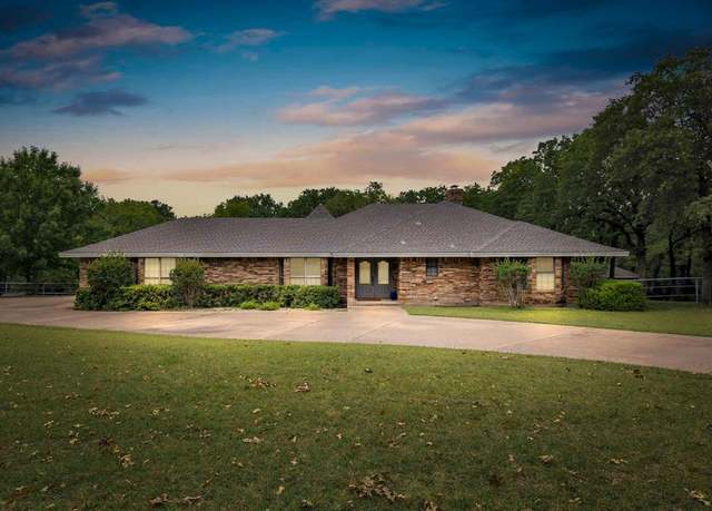 Property at 501 Canyon Trail Rd, Weatherford, TX 76087, 3 beds, 2.5 baths