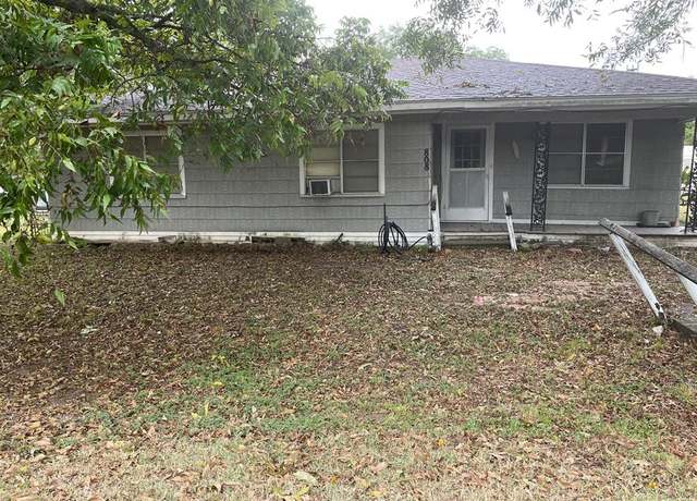 Property at 808 N Tyler St, Thornton, TX 76687, 3 beds, 1 bath