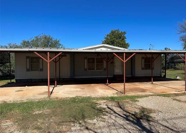Property at 903 E Ave B, Sweetwater, TX 79556, 3 beds, 2 baths