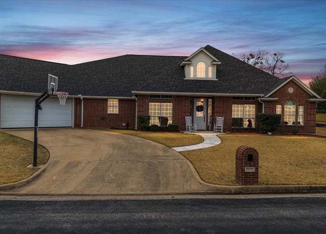 Property at 1900 Frostwood Dr, Tyler, TX 75703, 4 beds, 3 baths