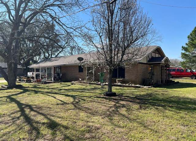 Property at 425 E 3rd St, Blooming Grove, TX 76626, 2 beds, 2 baths