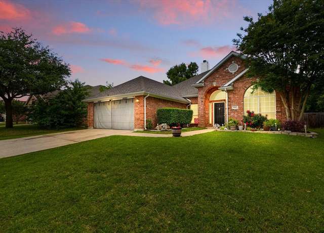 Property at 10413 Bear Creek Trl, Fort Worth, TX 76244, 4 beds, 2 baths