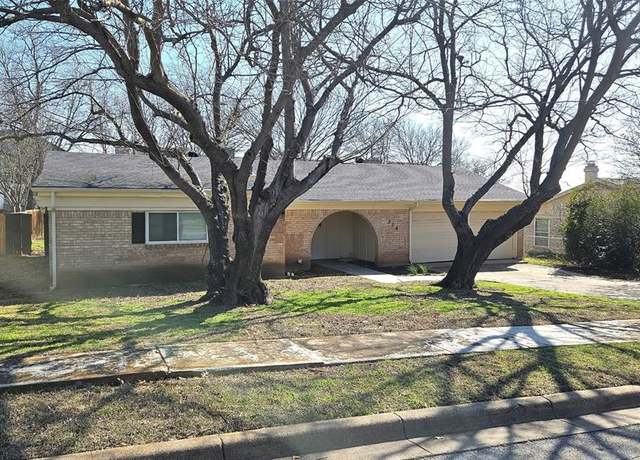 Property at 304 Lochness Ct, Benbrook, TX 76126, 3 beds, 2 baths