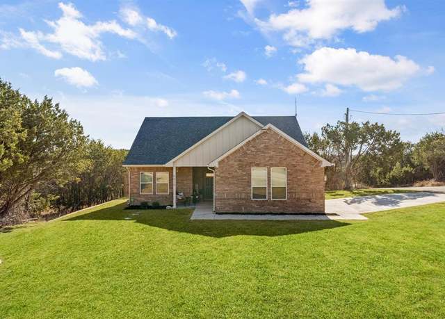 Property at 5015 Elizabeth St, Granbury, TX 76048, 3 beds, 2 baths