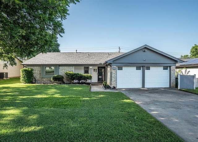 Property at 808 Ridge Dr, Bedford, TX 76021, 3 beds, 2 baths
