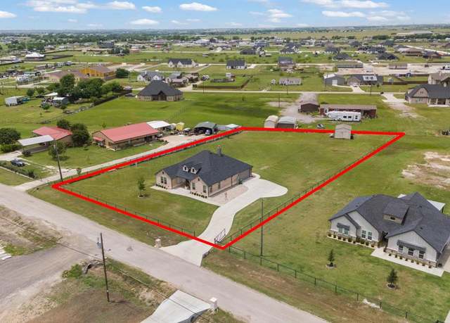 Property at 3304 Cobbler Ln, Joshua, TX 76058, 3 beds, 2.5 baths