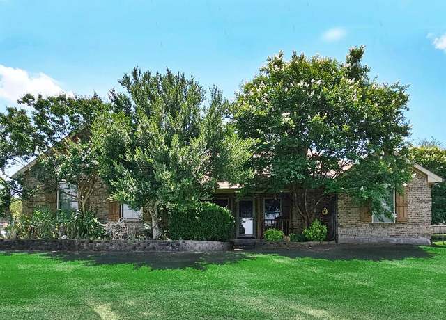 Property at 197 Cooperstown Dr, Springtown, TX 76082, 3 beds, 2 baths