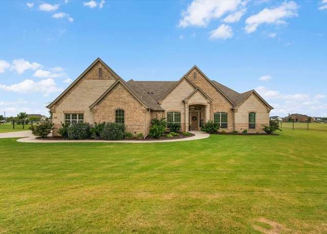 Property at 317 Palo Alto Dr, Springtown, TX 76082, 4 beds, 2 baths