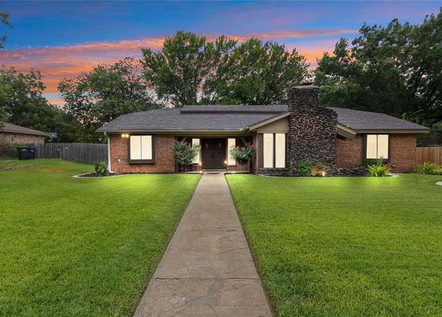 Property at 8709 Granite Ct, Fort Worth, TX 76179, 4 beds, 2 baths