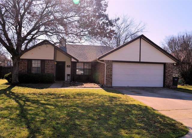 Property at 8109 Camelot Rd, Fort Worth, TX 76134, 3 beds, 2 baths