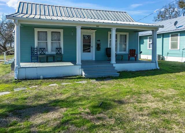 Property at 207 S Hinckley St, Blooming Grove, TX 76626, 2 beds, 1 bath