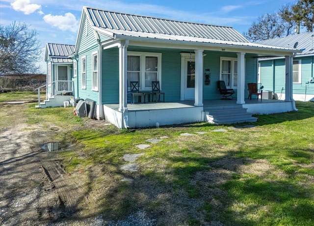 Property at 207 S Hinckley St, Blooming Grove, TX 76626, 2 beds, 1 bath