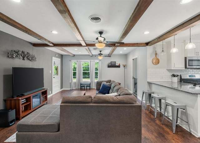 Property at 803 S Rusk St, Gainesville, TX 76240, 3 beds, 2 baths