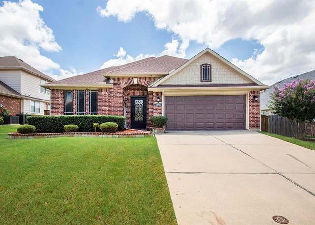 Property at 1214 Inglewood Dr, Mansfield, TX 76063, 4 beds, 2 baths
