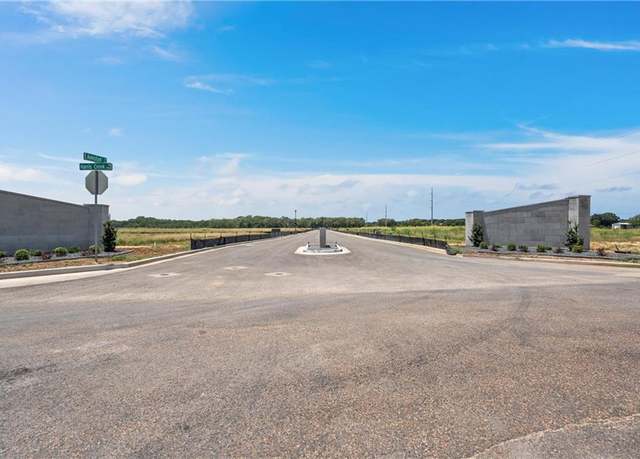 Property at 417 Toledo Bnd, Mcgregor, TX 76657