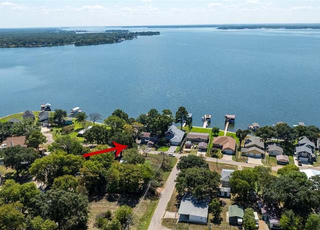 Property at 107 Briarwood Dr, Mabank, TX 75156, 3 beds, 2 baths