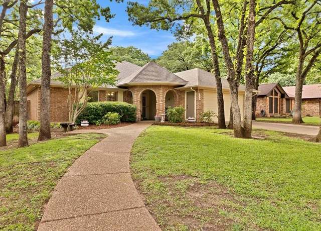 Property at 740 High Crest Dr, Azle, TX 76020, 3 beds, 2 baths