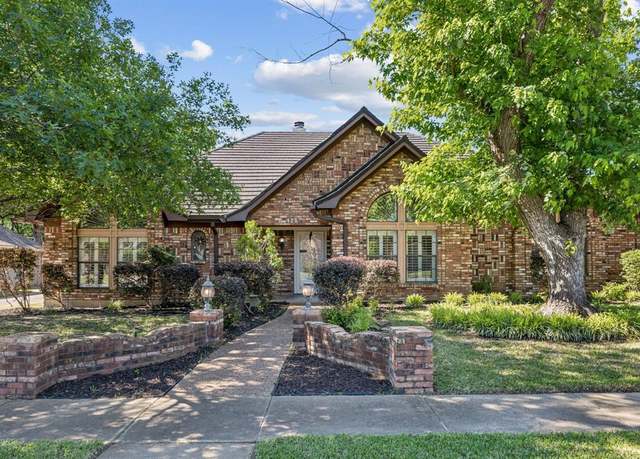 Property at 425 Evergreen Dr, Hurst, TX 76054, 4 beds, 2 baths