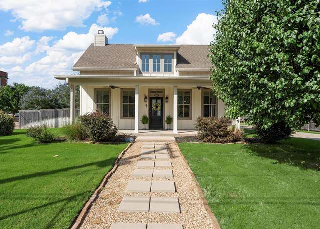 Property at 715 S 8th St, Waco, TX 76706, 3 beds, 2.5 baths