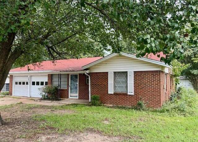 Property at 2455 Cypress Dr, Paris, TX 75460, 3 beds, 1.5 baths