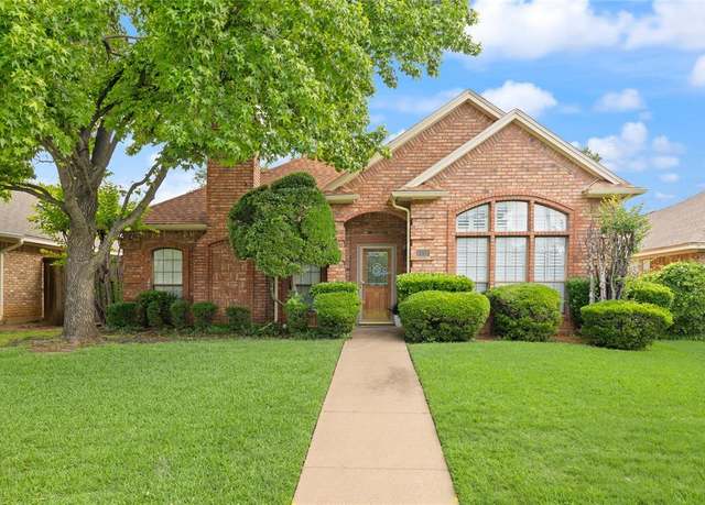 Property at 1511 Boardwalk St, Arlington, TX 76011, 3 beds, 2 baths