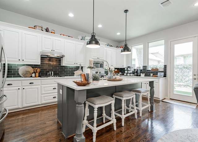 Property at 2853 Wellbourne Dr, Carrollton, TX 75006, 4 beds, 5 baths