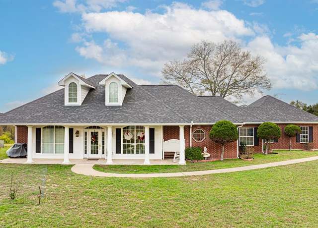 Property at 1855 Phillips Springs Rd, Gladewater, TX 75647, 4 beds, 3 baths