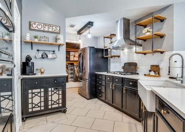 Property at 2704 Clearwater Dr, Mesquite, TX 75181, 3 beds, 2 baths
