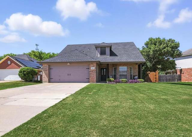 Property at 106 N Blue Bonnet Cir, Justin, TX 76247, 3 beds, 2 baths