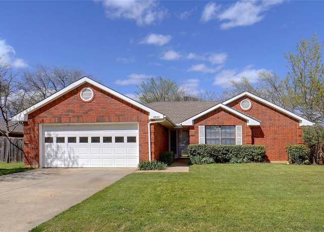 Property at 3211 Brookview Dr, Corinth, TX 76210, 3 beds, 2 baths