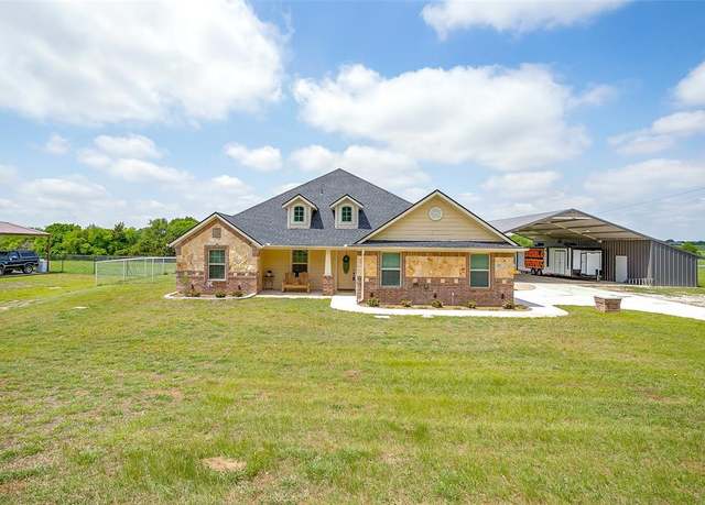 Property at 203 County Road 4221, Decatur, TX 76234, 4 beds, 2 baths
