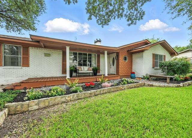 Property at 1700 N Preston St, Ennis, TX 75119, 4 beds, 3 baths