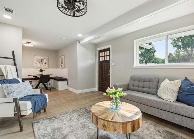 Property at 1721 Del Rancho Dr, Irving, TX 75061, 4 beds, 2 baths