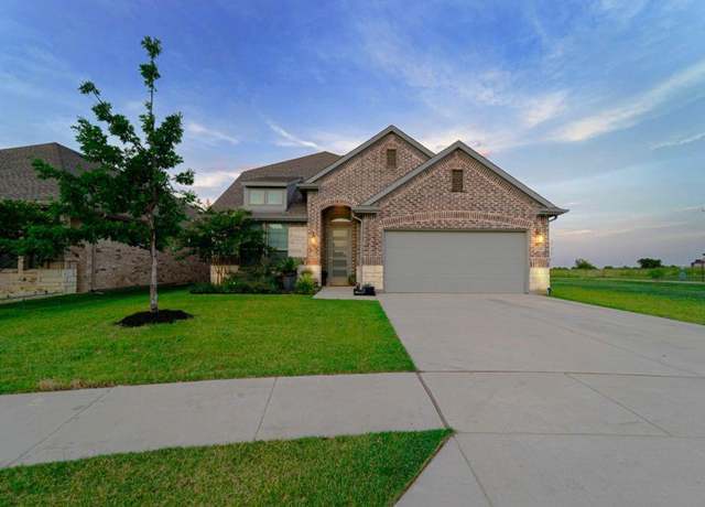 Property at 1120 Stallion Ln, Justin, TX 76247, 5 beds, 3 baths