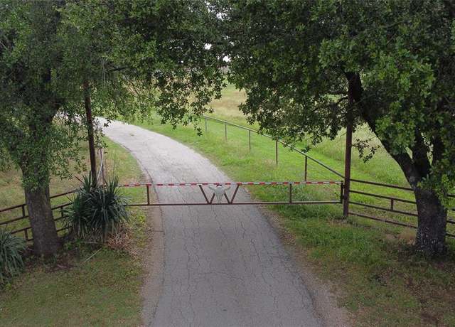 Property at 2815 Fm 3092, Gainesville, TX 76240, 3 beds, 2.5 baths