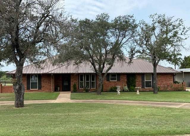 Property at 400 Horseshoe Dr, Springtown, TX 76082, 3 beds, 2 baths