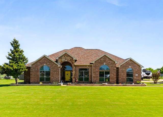 Property at 141 Chazlynn Ct, Waxahachie, TX 75165, 4 beds, 2 baths