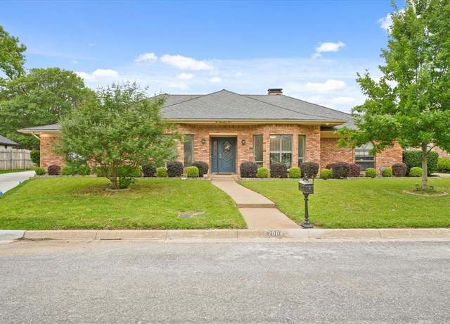 Property at 2004 Lake Country Dr, Arlington, TX 76012, 4 beds, 4 baths