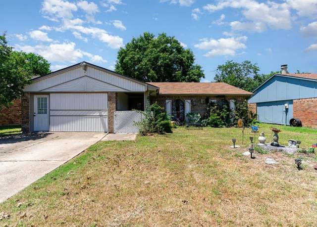Property at 1502 Santa Fe Trl, Grand Prairie, TX 75052, 3 beds, 2 baths