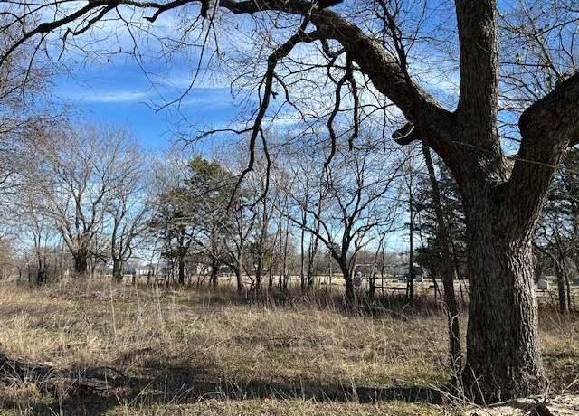 Property at 508 E Maple St, Whitewright, TX 75491