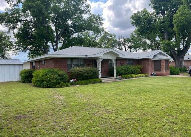Property at 602 West St, Hico, TX 76457, 3 beds, 2 baths