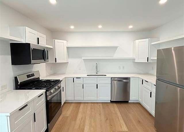 Property at 1019 E Waco Ave, Dallas, TX 75216, 4 beds, 2 baths