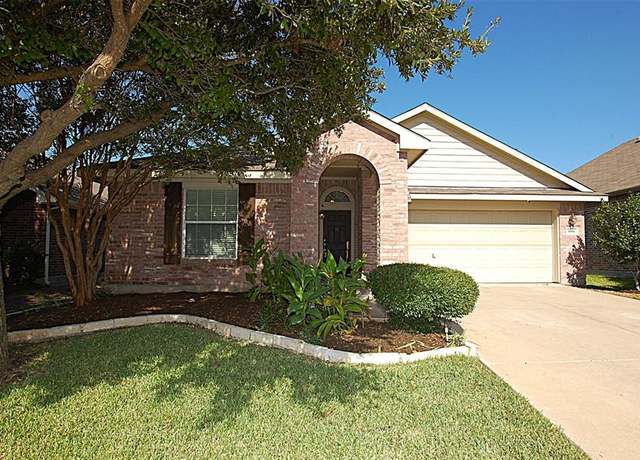 Property at 1016 Kimbro Dr, Forney, TX 75126, 3 beds, 2 baths