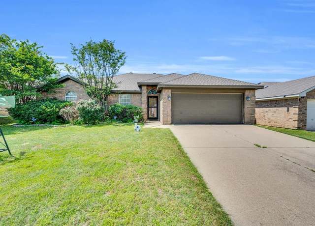 Property at 1700 Merritt Dr, Mansfield, TX 76063, 3 beds, 2 baths