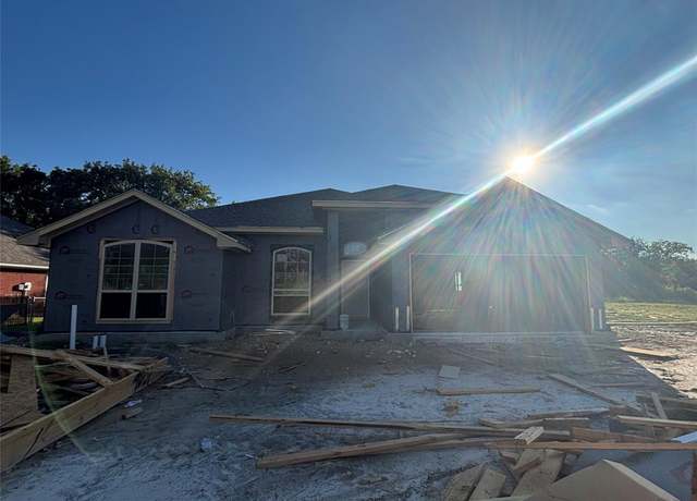 Property at 905 Mcanear St, Cleburne, TX 76033, 4 beds, 2 baths